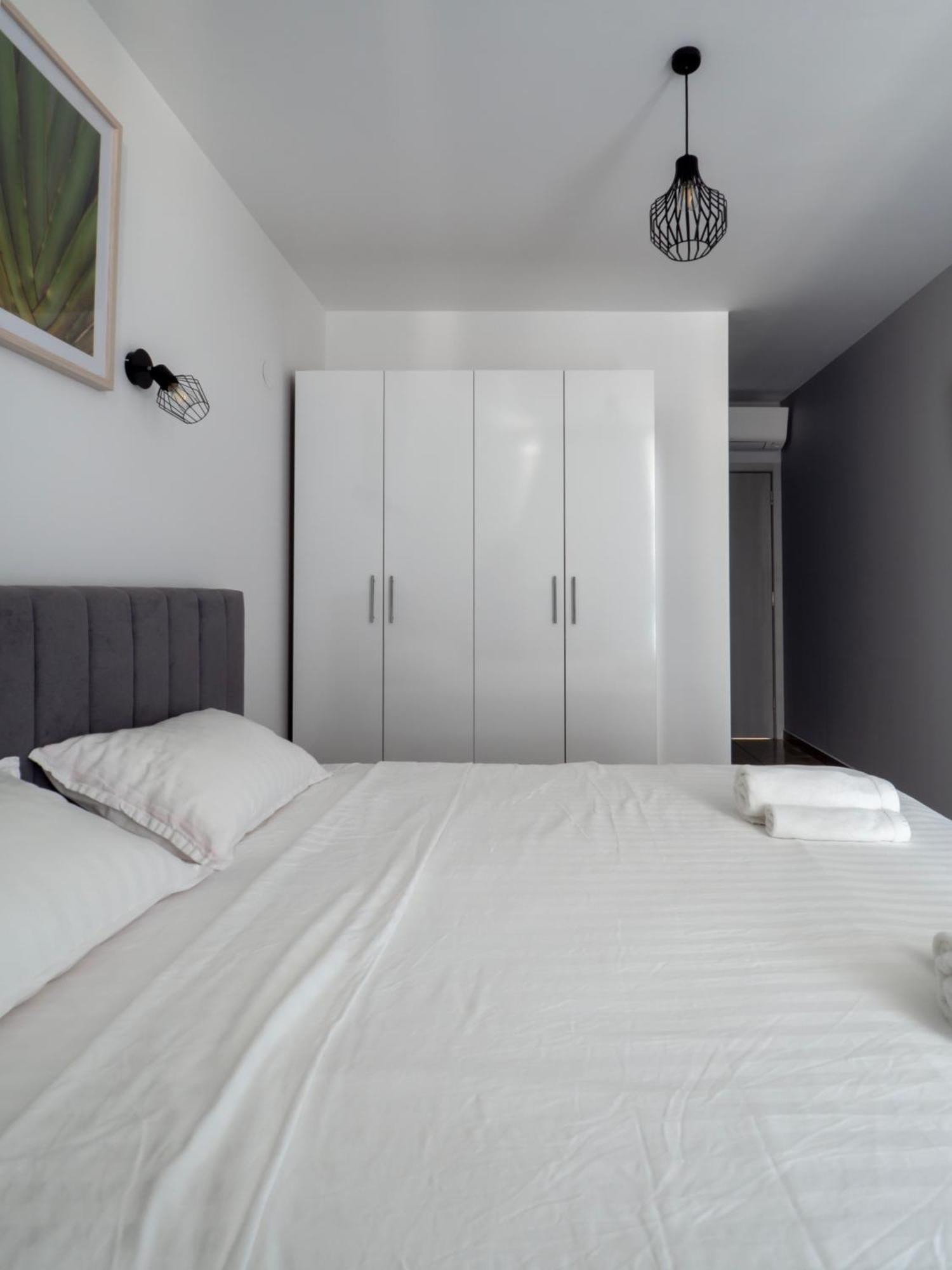 Vertigo2 Huge Apartment 2 Bedrooms Balcony Parking Sofia Bagian luar foto